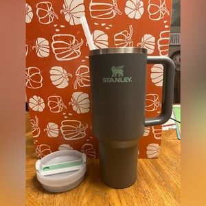 Stanley tumbler charcoal